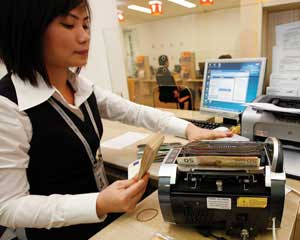 Tín dụng ngoại tệ bắt đầu giảm